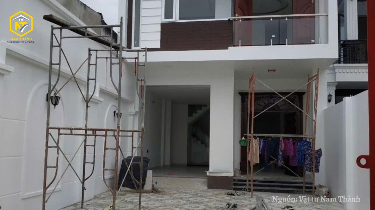 Căn nhà được người quen của chị Lan Mây nhận thầu gặp nhiều sai sót, khiến chủ nhà phải sửa liên tục