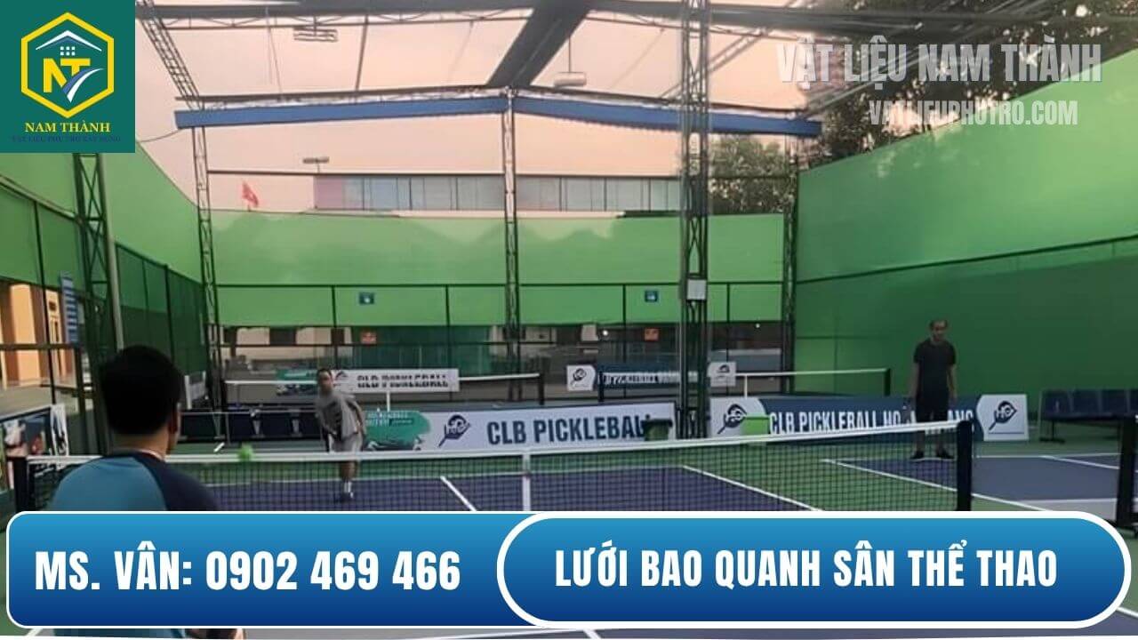 Lưới bao quanh sân thể thao