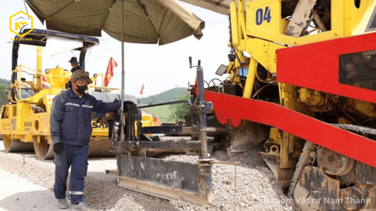 Khoảng cách giữa công bố và giá vật liệu xây dựng thực tế 'vênh' nhau khiến các nhà thầu gặp khó khăn